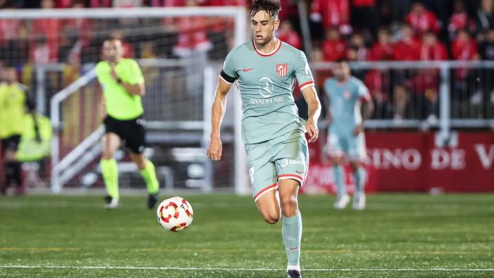 El Atlético pierde a una joya en Libia: Kostis sufre rotura del ligamento cruzado de la rodilla izquierda