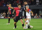 Poco para festejar. Newell’s profundiza en cada partido la crisis, pero con un gol en el final privó a Estudiantes de ser puntero