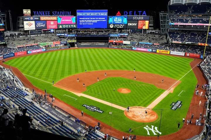 La voz histórica de los Yankees deja YES Network tras 20 años