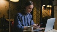 How you hold your phone can reveal a lot about your mental health