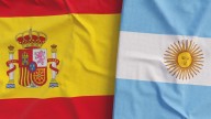 Feriado 10 de octubre: hay 200 metros de fila para tramitar la ciudadanía española en el Consulado de Rosario