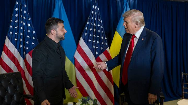 Zelenskyy Says He’s ‘Ready’ To Meet Trump, Putin In Budapest For Peace Talks