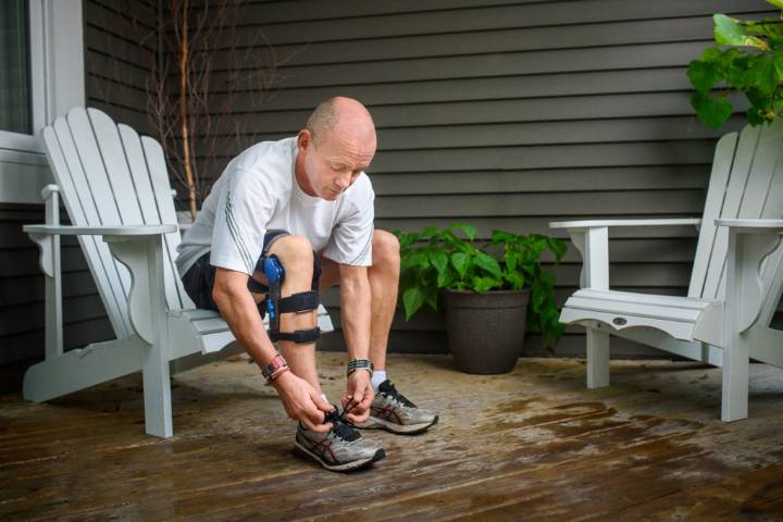 How Can Knee Cap Support Help Senior Citizens Stay Active?