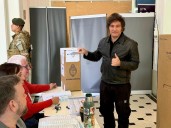 Javier Milei votó en Almagro y regresó a la Quinta de Olivos para seguir los comicios