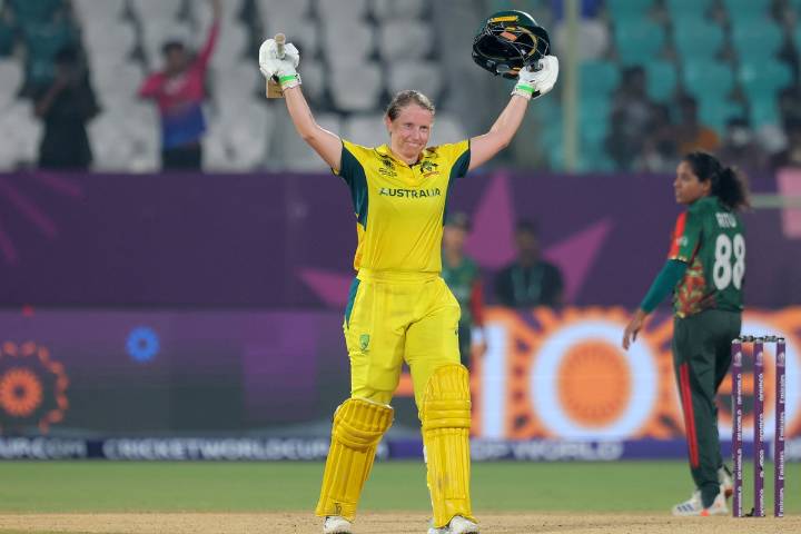 Australia ease into World Cup semi-finals as Alyssa Healy slams back