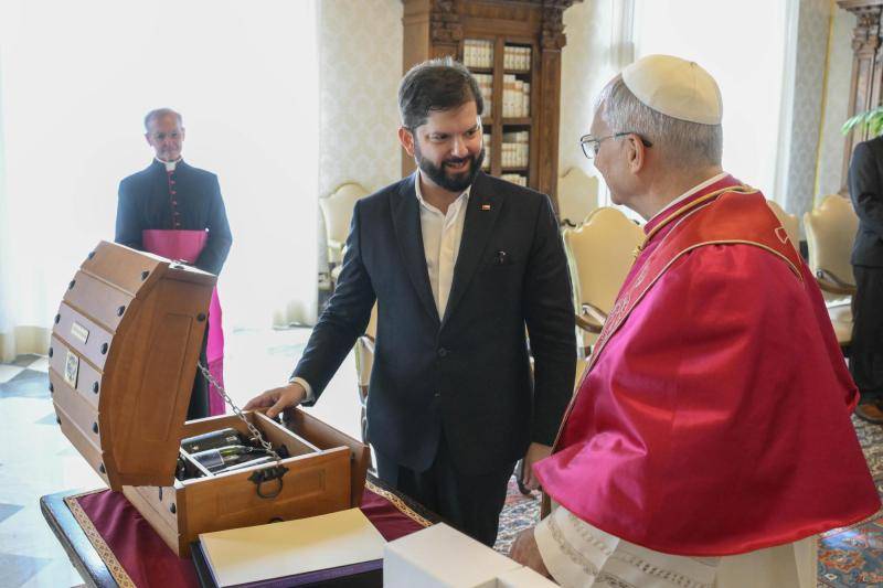 Presidente Boric detalla su reunión con el Papa León XIV: “Lo dejé invitado” a Chile