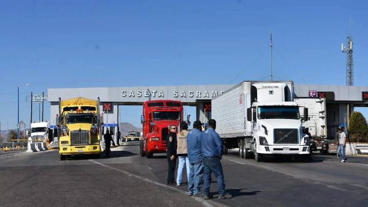 Aranceles del 25% a la carga que pase en tráileres a Estados Unidos afectará a transportistas locales