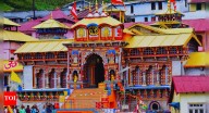 Rajinikanth is on his spiritual journey to Himalayas, was spotted at Badrinath