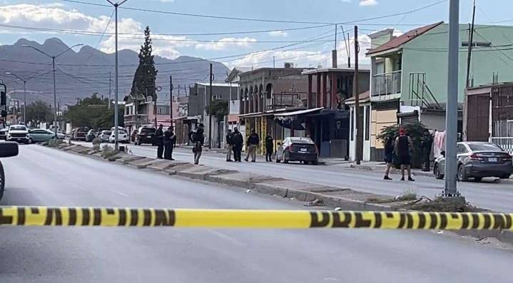 Atacan a balazos a dos hombres dentro de vivienda en la Revolución Mexicana