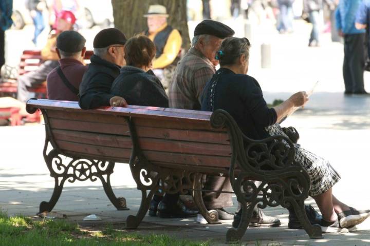 Adultos mayores tendrán tope del 5% en contribuciones según nuevo proyecto de ley