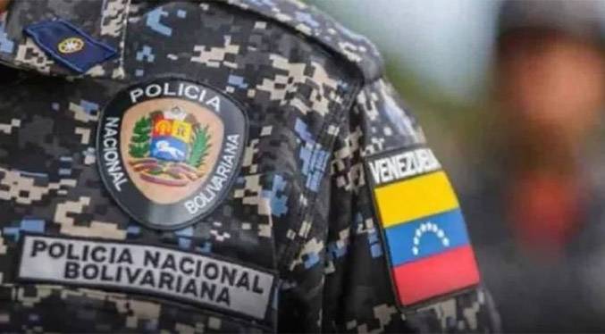 ¡Escándalo en la policía! PNB arrestado por extorsionar a un anciano con 2.500 dólares.