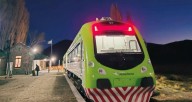 Dura menos de 1 hora: el tren nocturno entre Bariloche y Perito Moreno que recorre 30 km entre montañas