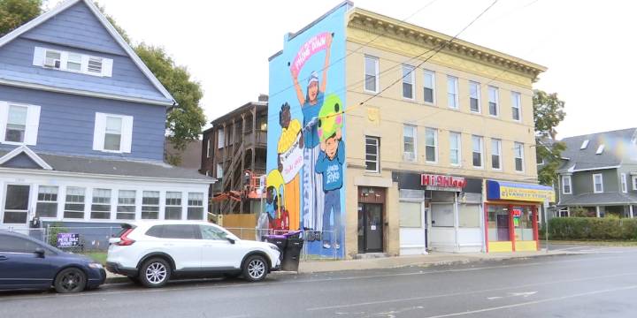 Common Wealth Murals paints new mural in Holyoke