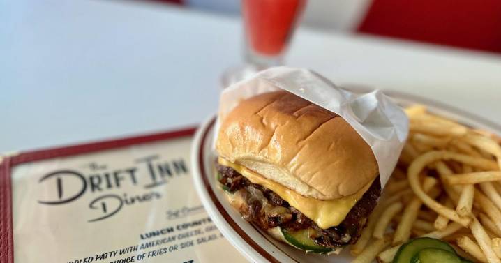 Burgers, cocktails, 'ice cream hour.' New diner with vintage feel opens in Algiers Point