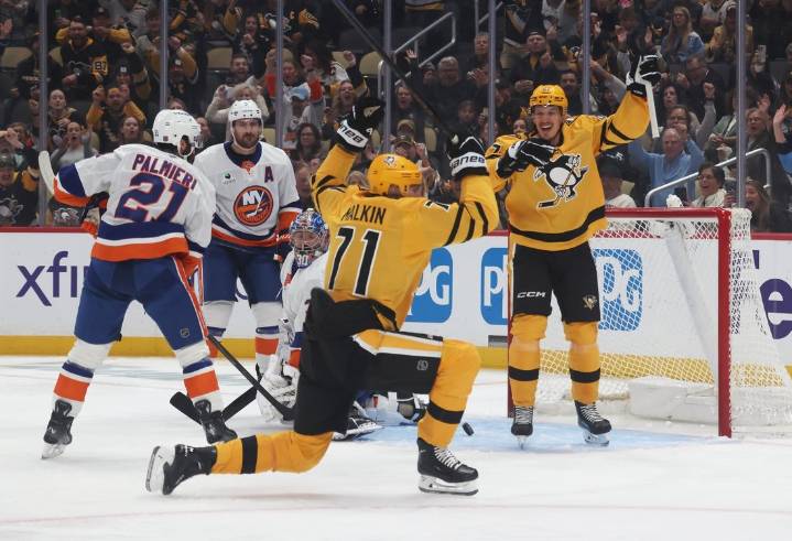 Deadspin | Penguins outlast Islanders to spoil Matthew Schaefer's debut