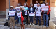 Concentración ante el Parlament: «Nos están intentado imponer el relato franquista»