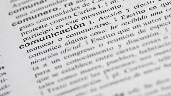 ¿Se dice ‘advertir’ o ‘advertir de’?