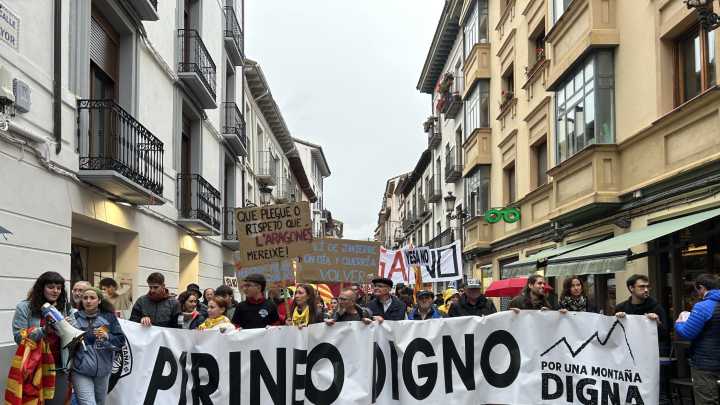 Más de 5.000 personas se movilizan en Jaca para reclamar un futuro digno para la montaña: “El Pirineo no se vende, se defiende”