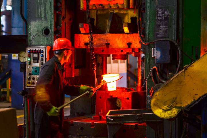 Para impulsar la exportación. El Gobierno eliminó las retenciones de aluminio, acero y sus derivados hasta fin de año