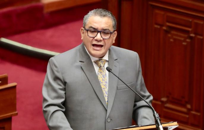 Congreso prepara salvar a Santivañez de censura