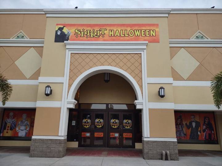 Security guard kills suspected shoplifter in Spirit Halloween brawl