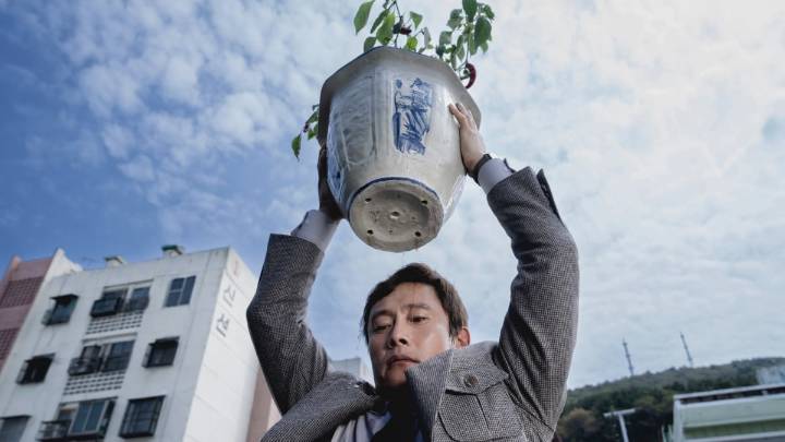 No Other Choice trailer: Park Chan-wooks latest is a black comedy about capitalism and murder