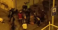 Una batalla campal entre okupas en Barcelona se salda con una brutal paliza a un joven atado de pies y manos
