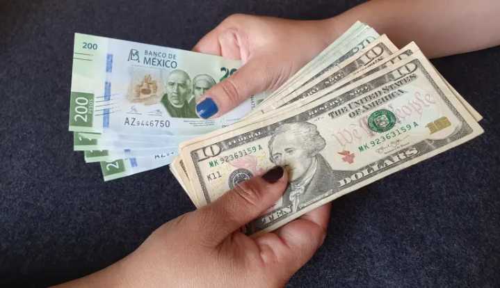 Banxico reporta caída del 5.9% en las remesas hacia México