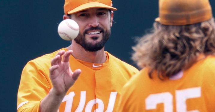 MLB: Tony Vitello goes from head coach of Tennessee Vols to skipper of San Francisco Giants