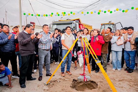 Vecinos del A.H. Casuarinas del Sur celebran construcción de Complejo Deportivo