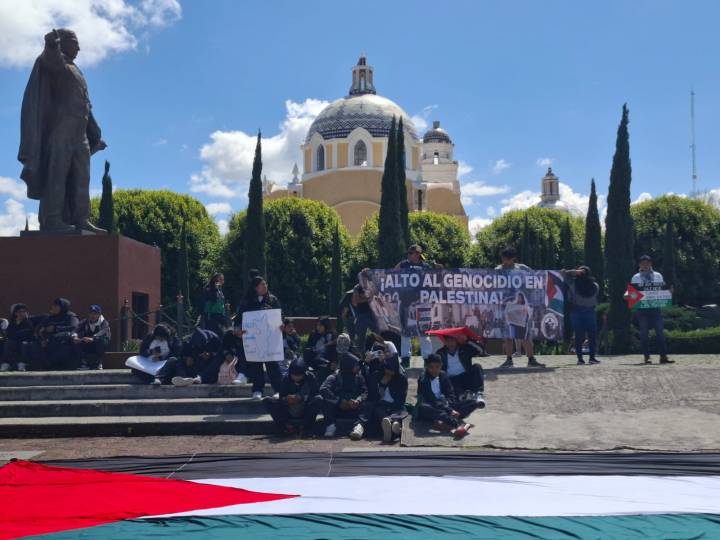Estudiantes marchan por la paz en Gaza; “No es una guerra, es un ataque al pueblo palestino”: Fnerrr