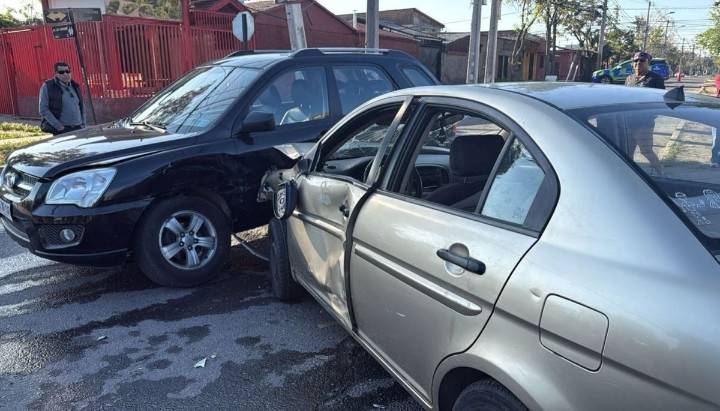 Abuelo y nieto sufren encerrona afuera de colegio: hombre lanzó llaves para evitar robo de auto