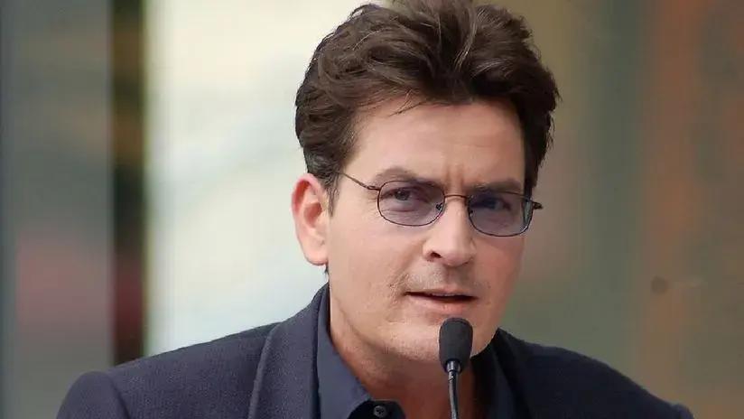 Charlie Sheen perdió un millón de dólares por querer jugarle una broma a su exesposa Denise Richards