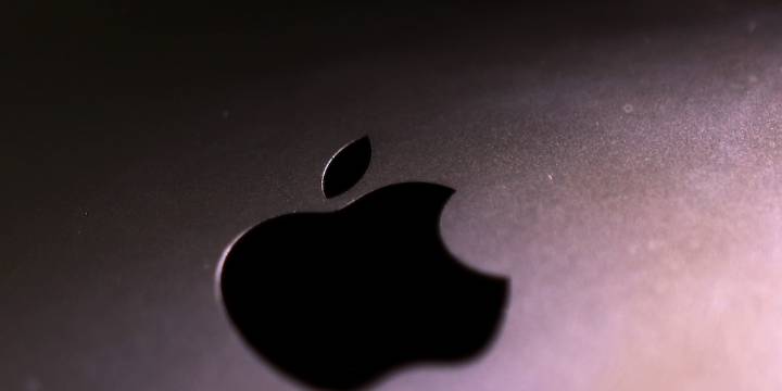 Apple enfrenta demanda en Estados Unidos por usar libros con derechos de autor en el entrenamiento de su modelo de IA
