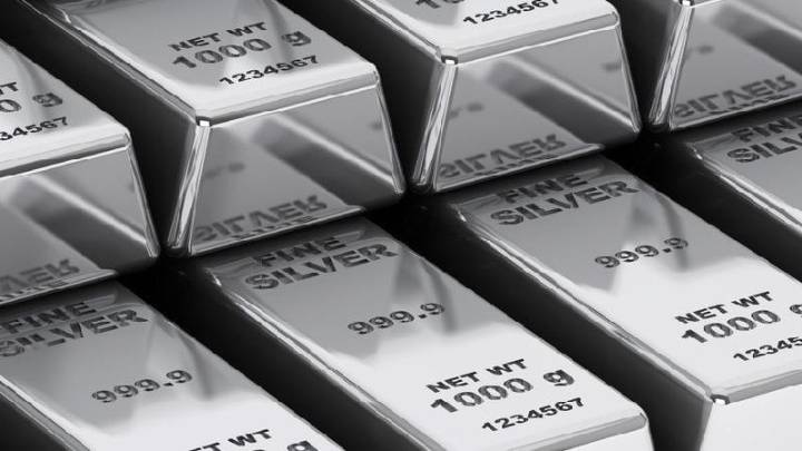 Diwali demand ignites silver rally to Rs 91.50 lakh, experts urge caution amid frenzied buying