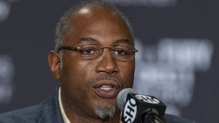 Lennox Lewis aconseja a Oleksandr Usyk retirarse en la cima