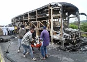 Al menos 20 muertos deja incendio de un autobús en India