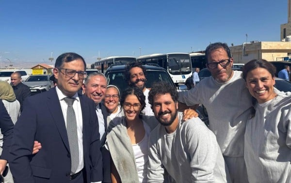 Salen de Israel seis mexicanos detenidos tras participar en la Flotilla Global Sumud