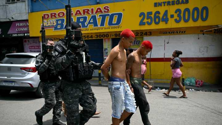 Qué es el Comando Vermelho, banda criminal objetivo del megaoperativo que dejó más de 100 muertos en Río de Janeiro, y qué tiene que ver con Colombia