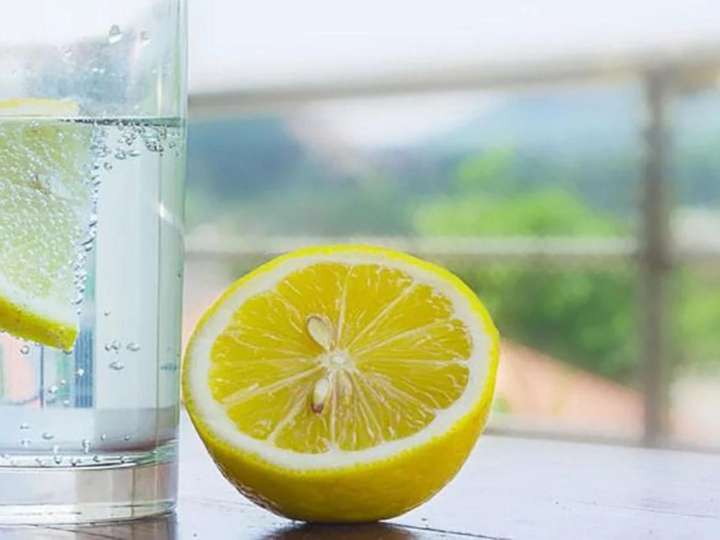 Limón con sal: el motivo por el que lo recomiendan y cómo puede ayudarte en casa