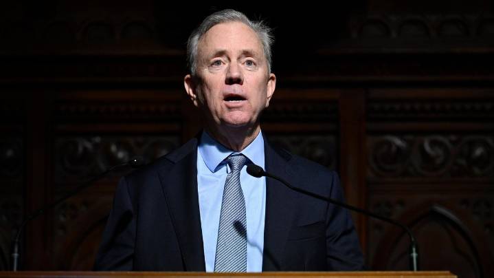 Audit: Connecticut governor's office failed to log use of state vehicles, kept extra laptops