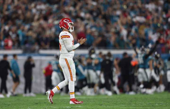 Mahomes Takes Blame as 99-Yard Pick-Six Sinks Chiefs in Costly Loss
