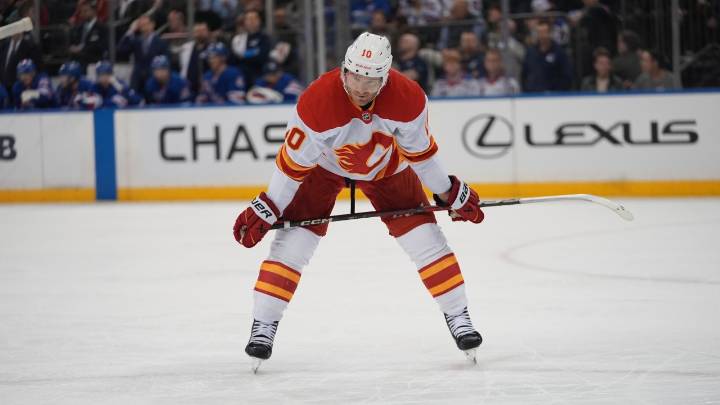Flames’ Jonathan Huberdeau exits after colliding with Canucks’ Kevin Lankinen
