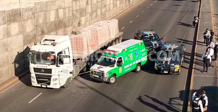 Hombre pierde la vida tras ser atropellado por tractocamión en Morelia