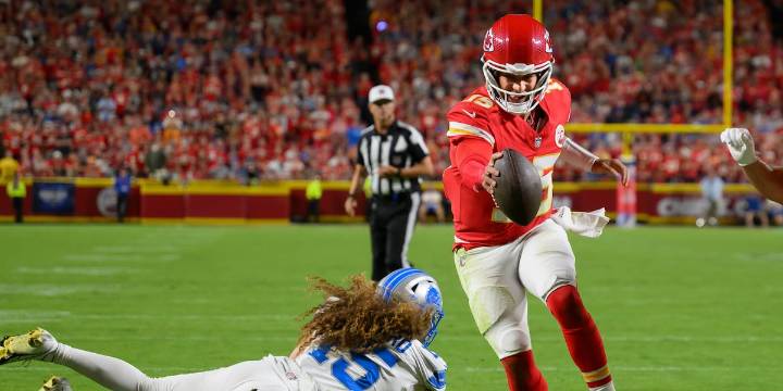 Mahomes’ 4 touchdowns help Chiefs beat Lions, 30