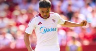 La prensa española apunta contra Gabriel Suazo tras la derrota del Sevilla: “Falló en todas las jugadas de los goles”