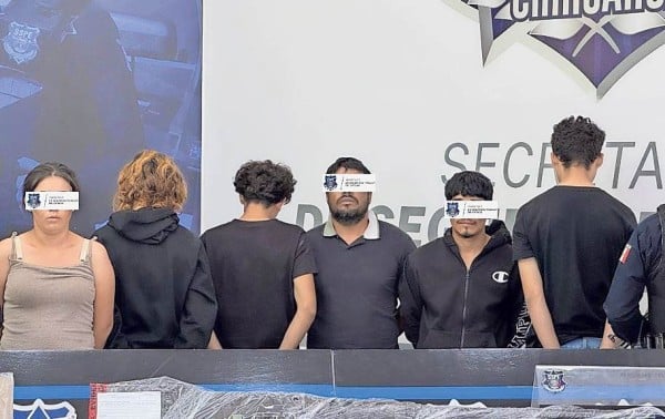 Realizaron estatales traslado entre amenazas de muerte
