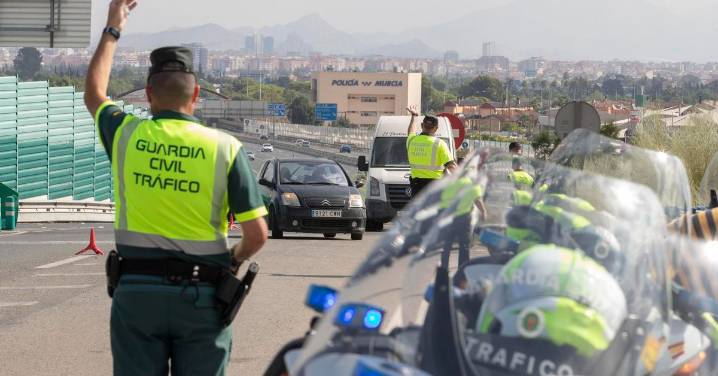 Tráfico no tiene grúas para retirar camiones o autobuses averiados y asegura que trabaja para "reducir los tiempos"