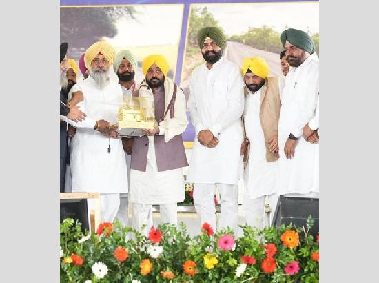 CM Mann’s festival bonanza to Punjabis, launches scheme to construct 19,491 km link roads