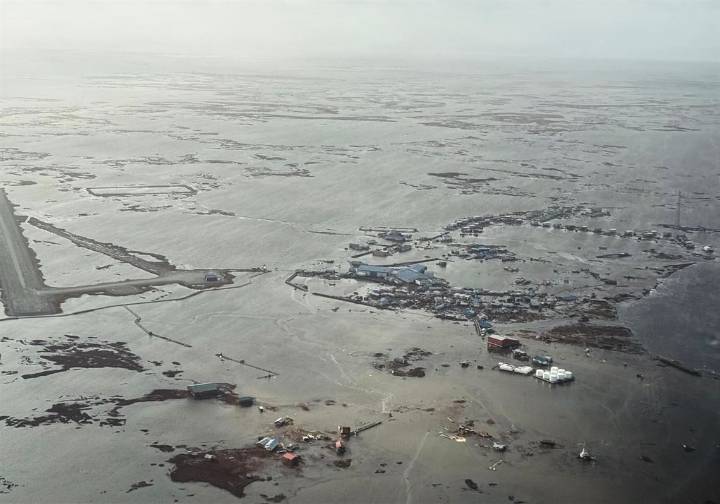 Alaska airlifting hundreds from storm-devastated coastal villages